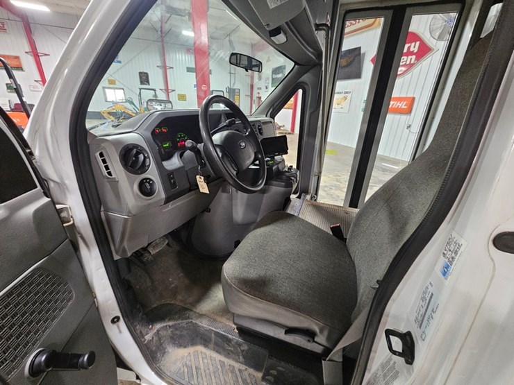 2012-ford-e350-image-10