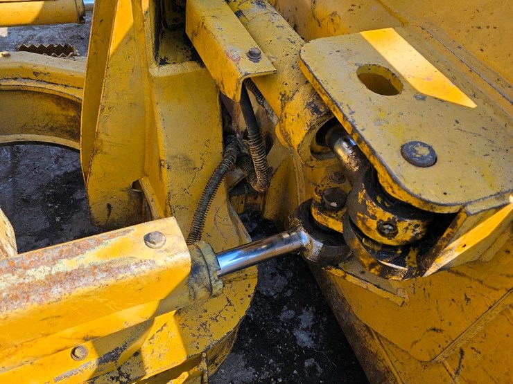 2007-caterpillar-d5g-image-26