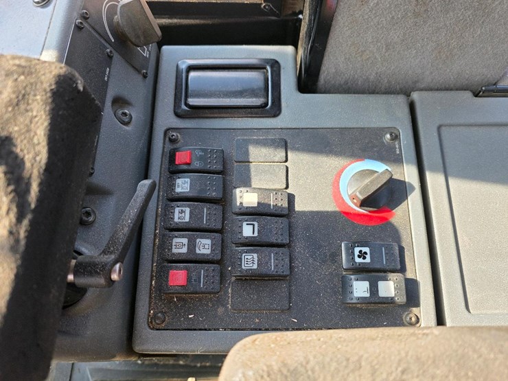 2011-caterpillar-924h-image-16