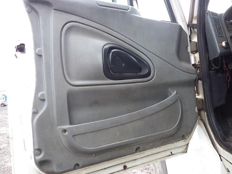 2007-international-7600-image-28