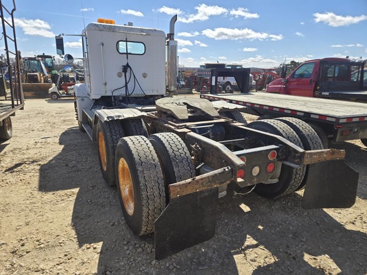 #212-•-1994-freightliner-semi-tractor-image-13