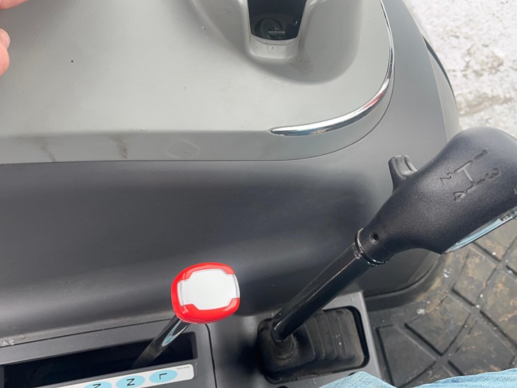 kioti-rx8320-power-shuttle-tractor-with-loader-image-48