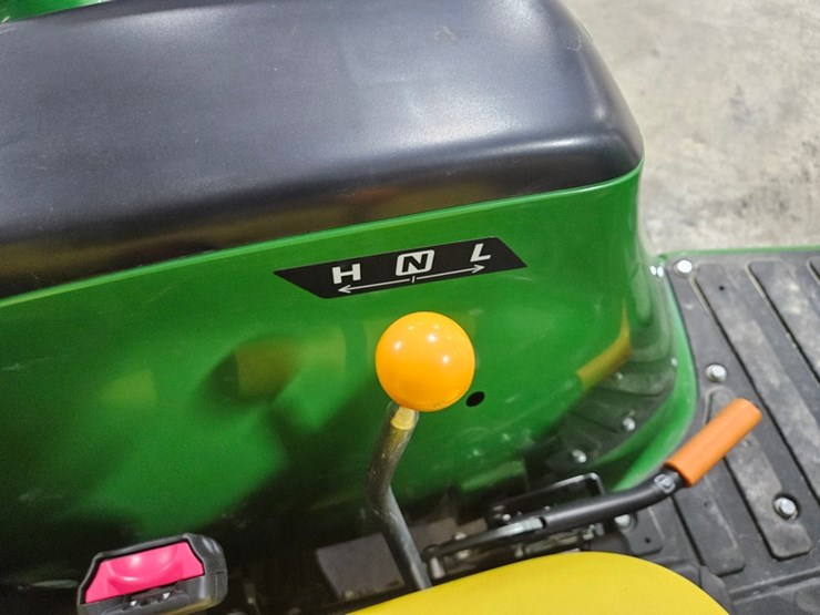 2025-john-deere-3032e-image-34