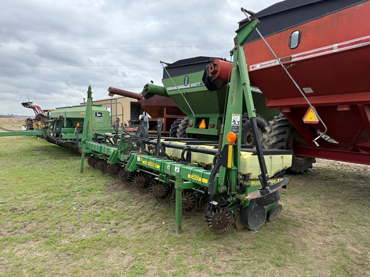 john-deere-1700-image-1