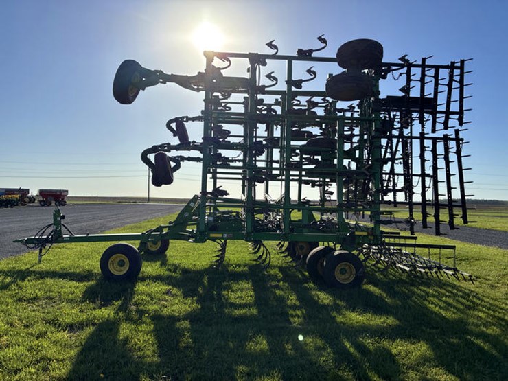 2014-john-deere-2210-image-5