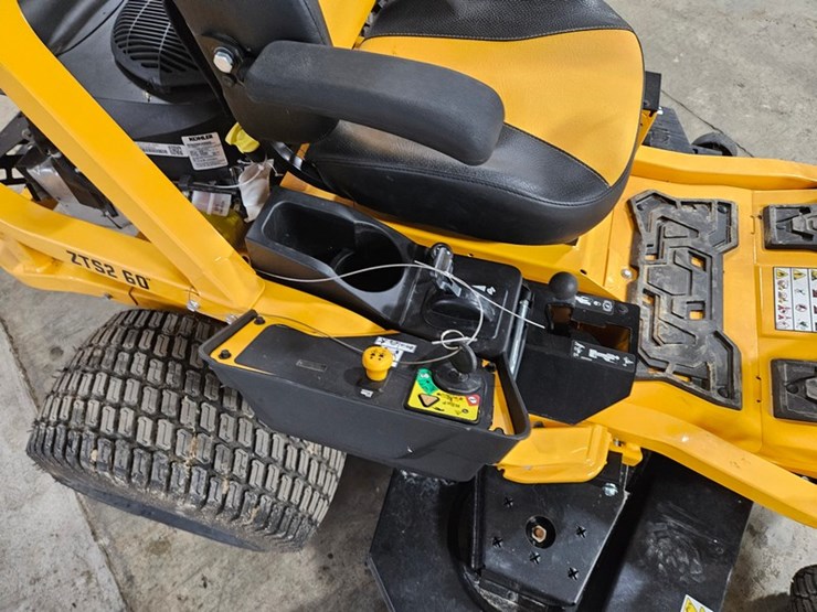 #699-•-2024-cub-cadet-ultima-zts2-zero-turn-mower-image-23