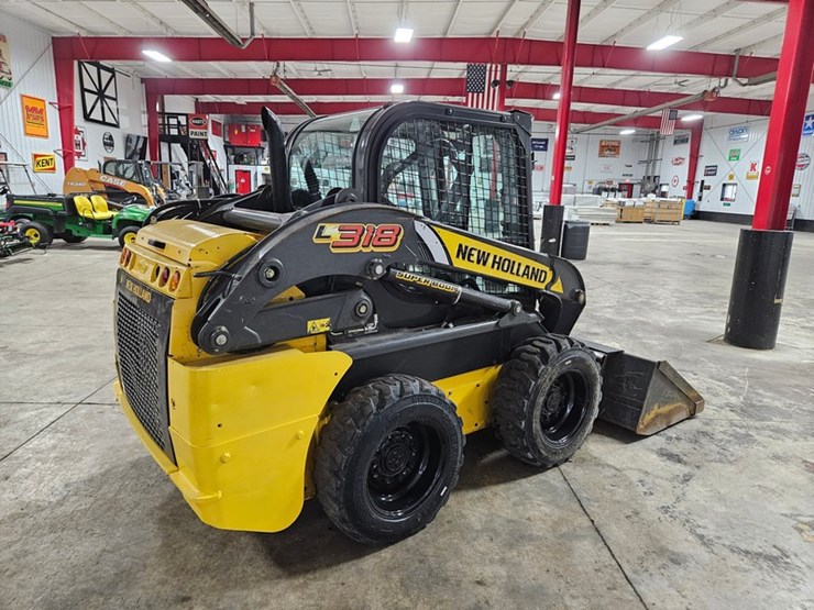 2021-new-holland-l318-image-5