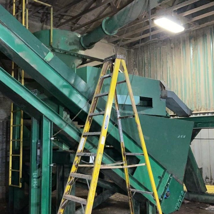 #260 • Step Ladder and Chain Hoist