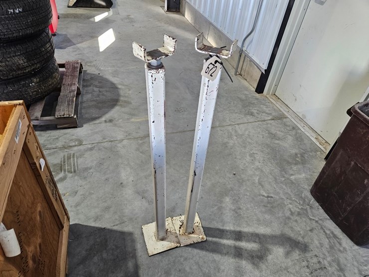 #672-•-2-cab-support-stands-image-1