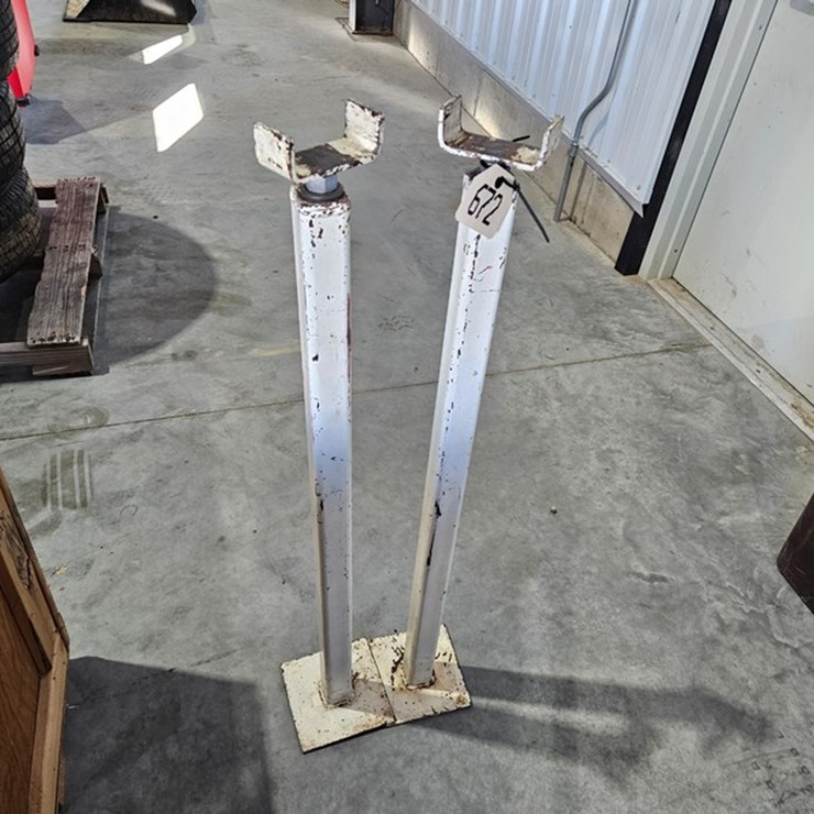 #672 • 2 Cab Support Stands