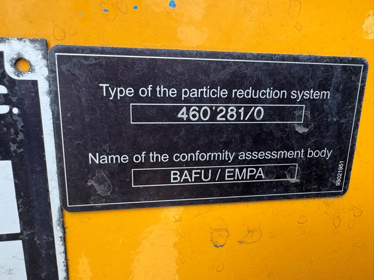 #3277-•-2016-liebherr-542-wheel-loader-w/-plow-and-chains-image-84