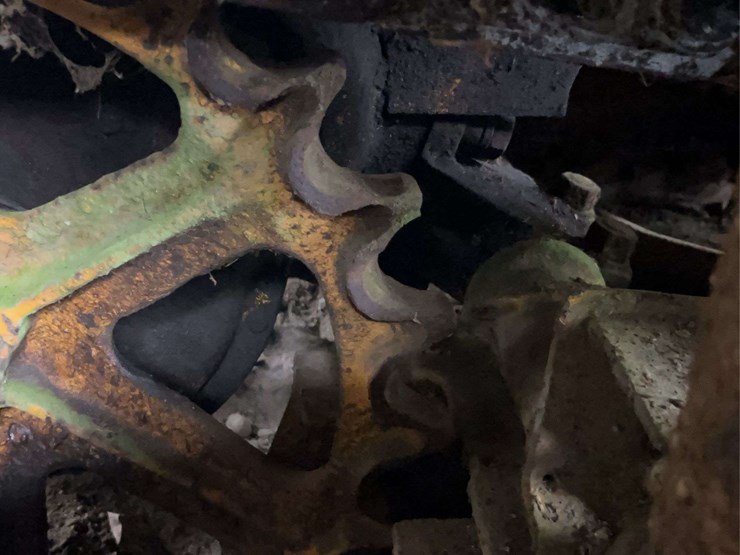 caterpillar-fifteen-image-37