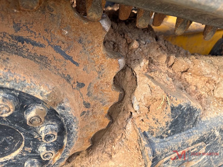 2023-jcb-2ts-7t-image-11