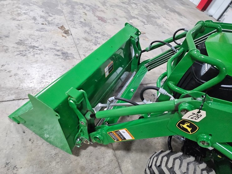 2024-john-deere-1025r-image-10