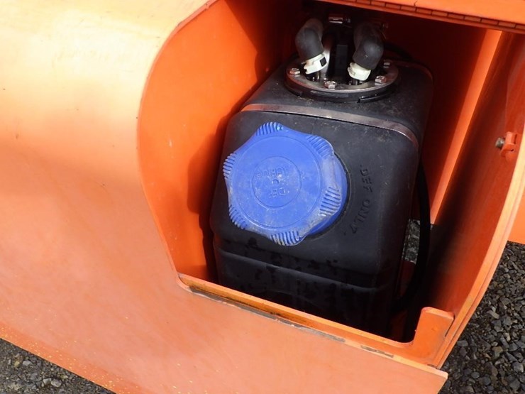 2015-jlg-8042-image-27