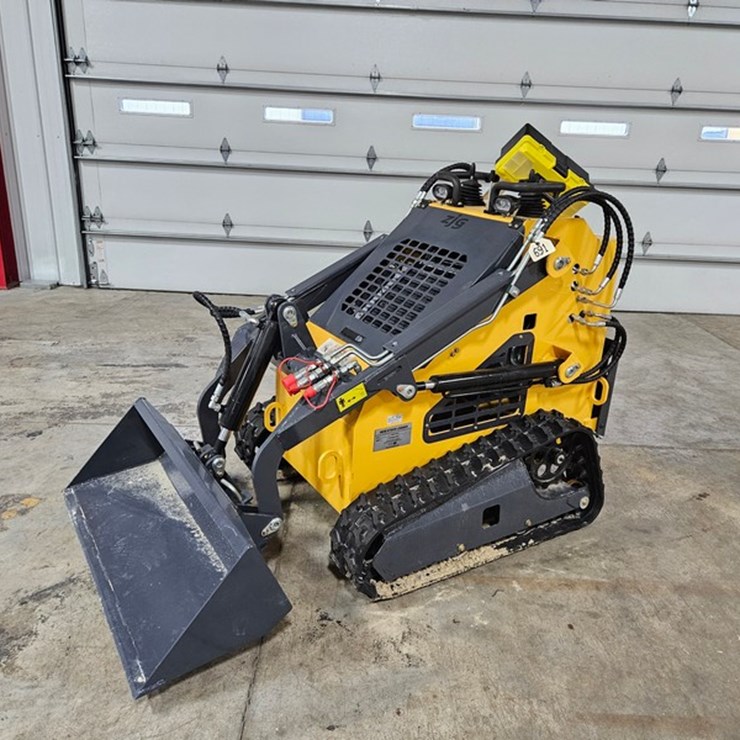 #691 • 2026 ZJG ZJ380 Mini Skid Steer