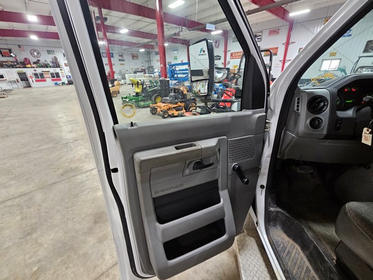 2012-ford-e350-image-11