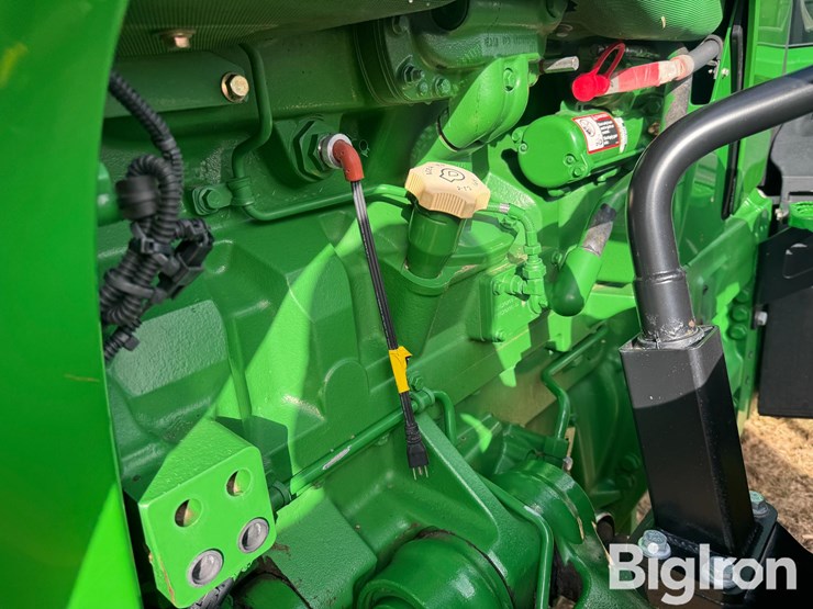 2013-john-deere-8285r-image-17