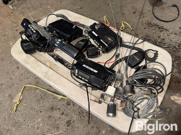 business-band-radios-image-1