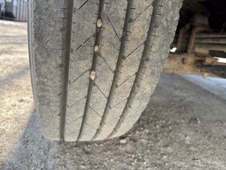 2018-isuzu-nrr-image-67