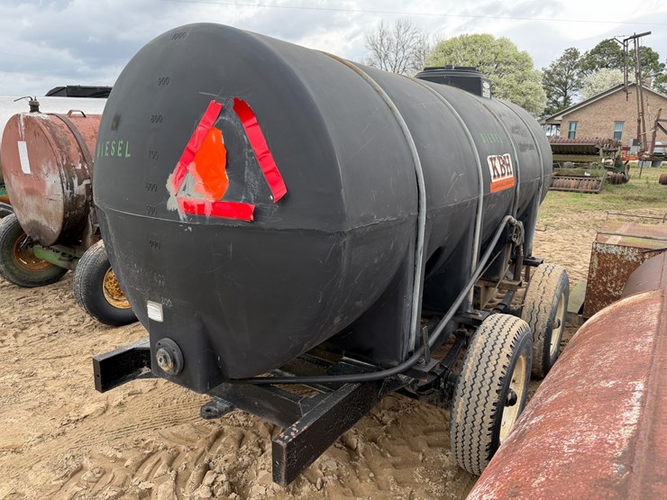 #41261-•-kbh-1000-gallon-fuel-wagon-image-3