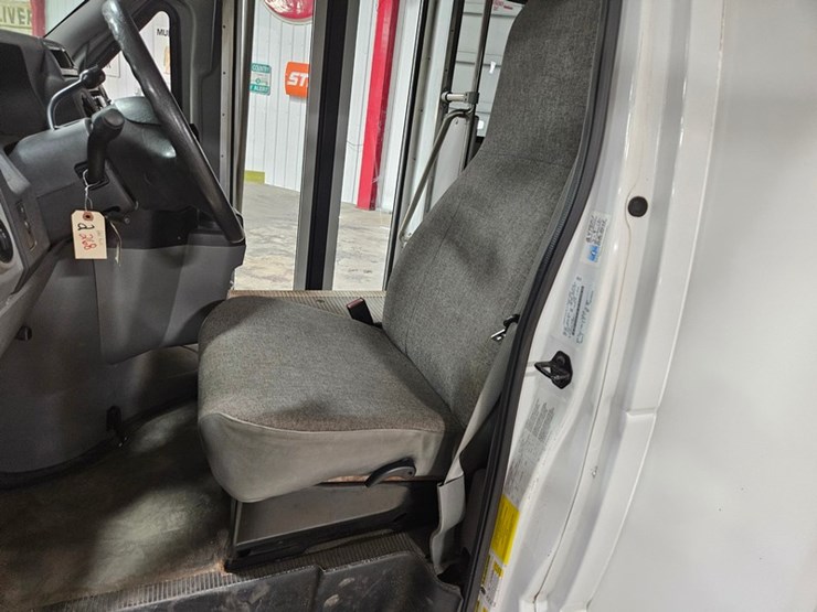 2012-ford-e350-image-33