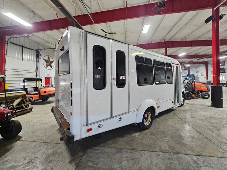 2012-ford-e350-image-5