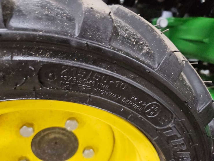 2024-john-deere-1025r-image-37