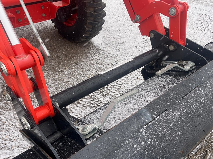 kioti-rx8320-power-shuttle-tractor-with-loader-image-5