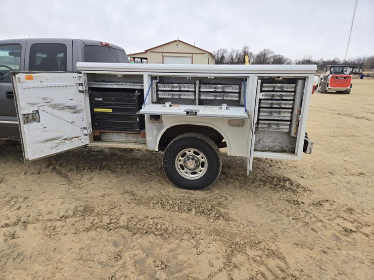 2001-chevrolet-k2500-image-14