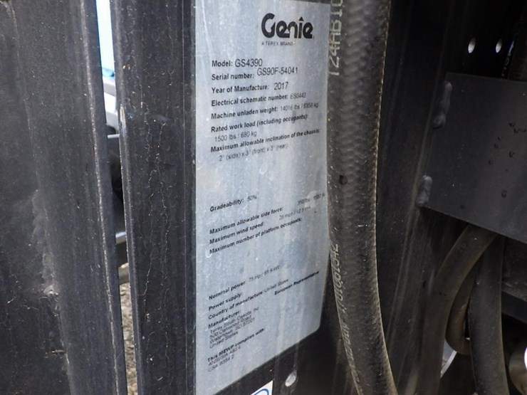 2017-genie-gs-4390-scissor-lift-image-29