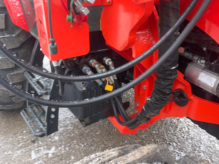 kioti-rx8320-power-shuttle-tractor-with-loader-image-12