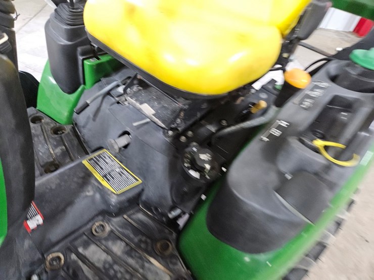 2018-john-deere-1025r-image-43