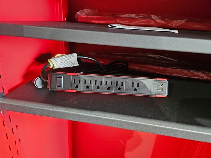 #704-•-milwaukee-27"-high-capacity-steel-locker-image-8