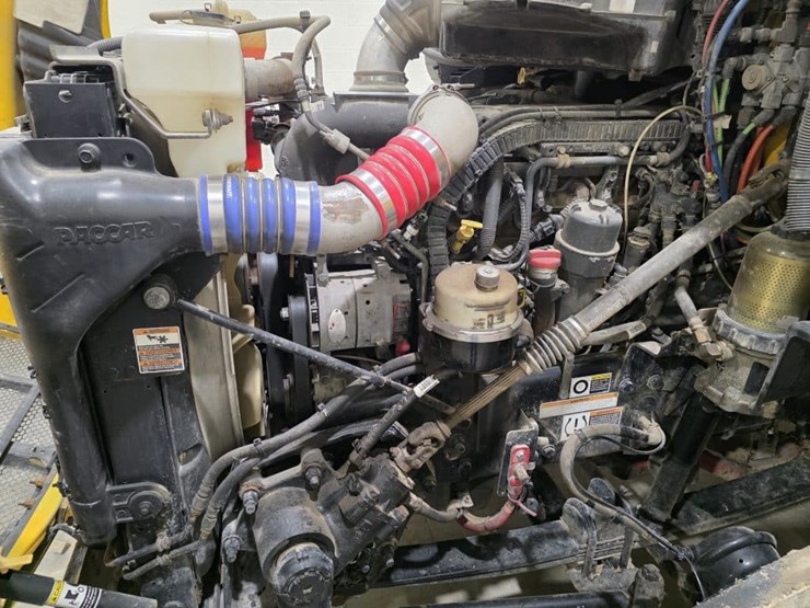 2017-peterbilt-579-image-21