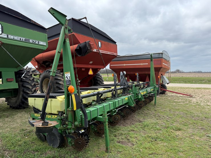 john-deere-1700-image-2