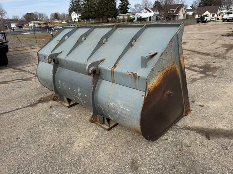 #3277-•-2016-liebherr-542-wheel-loader-w/-plow-and-chains-image-64