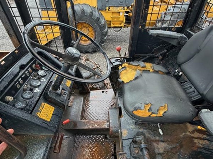 1989-john-deere-640d-image-5