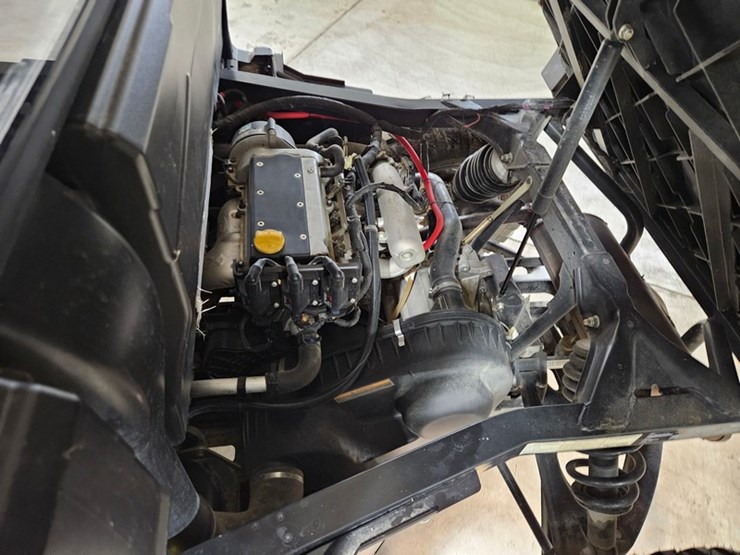 2019-john-deere-gator-image-12