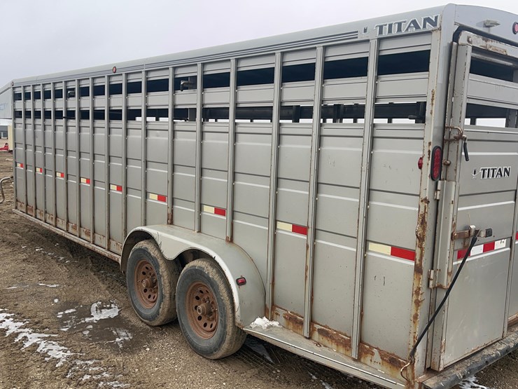 2012-titan-trailer-image-13