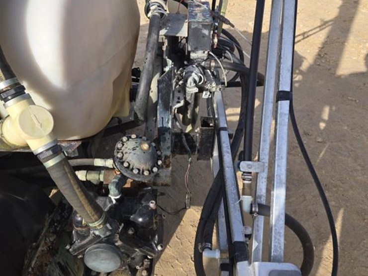 #148-•-2003-toro-5600-sprayer-with-18'-booms-image-9