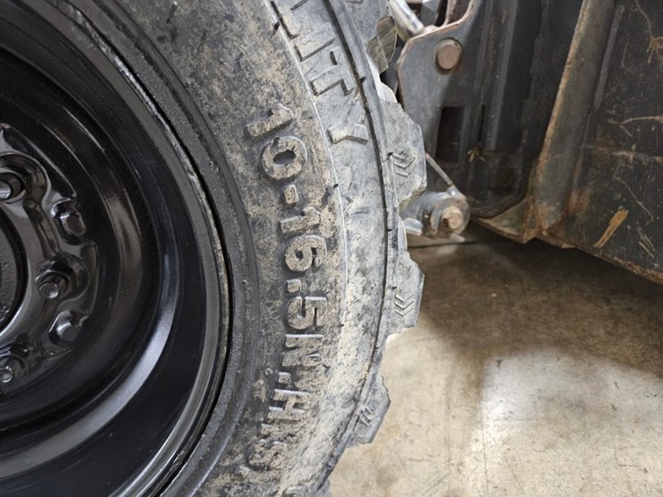 2021-new-holland-l318-image-34