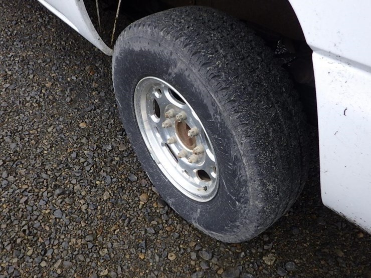 2001-gmc-2500-image-10