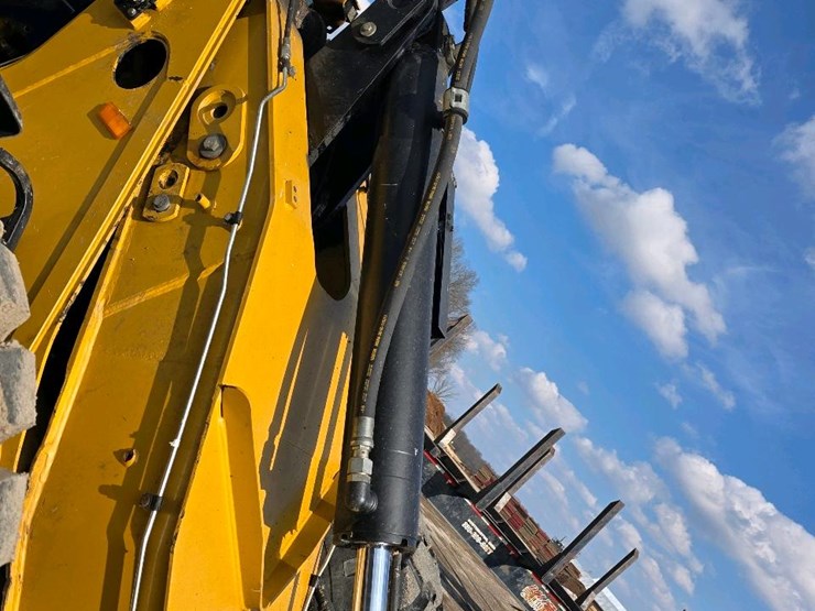 2011-caterpillar-924h-image-34