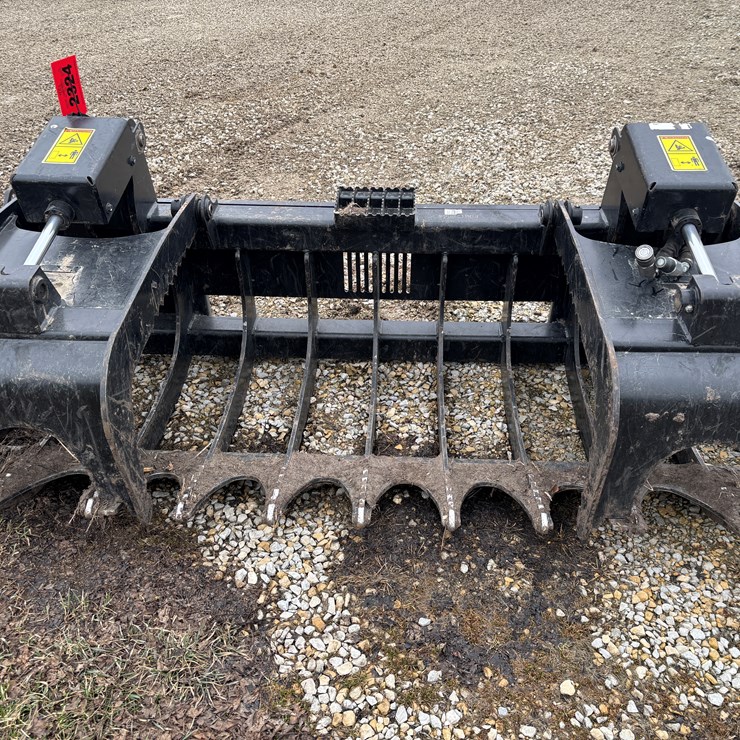 #2324 • Caterpillar 84" Skid Steer Grapple Bucket