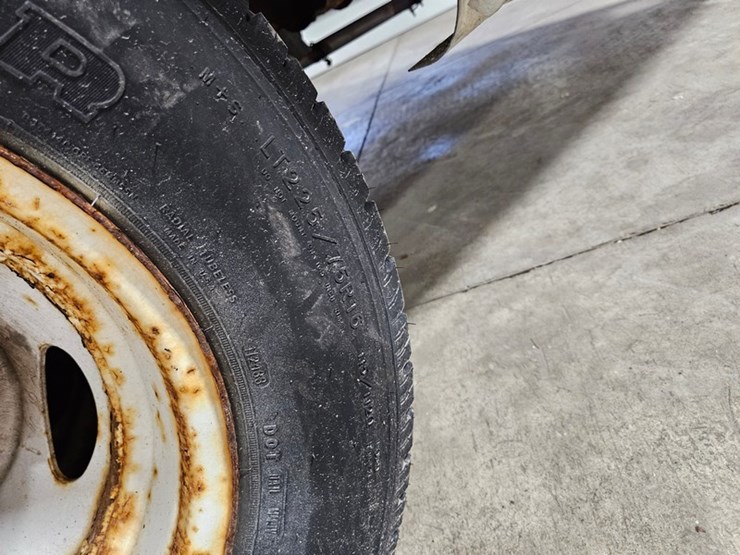 2012-ford-e350-image-38