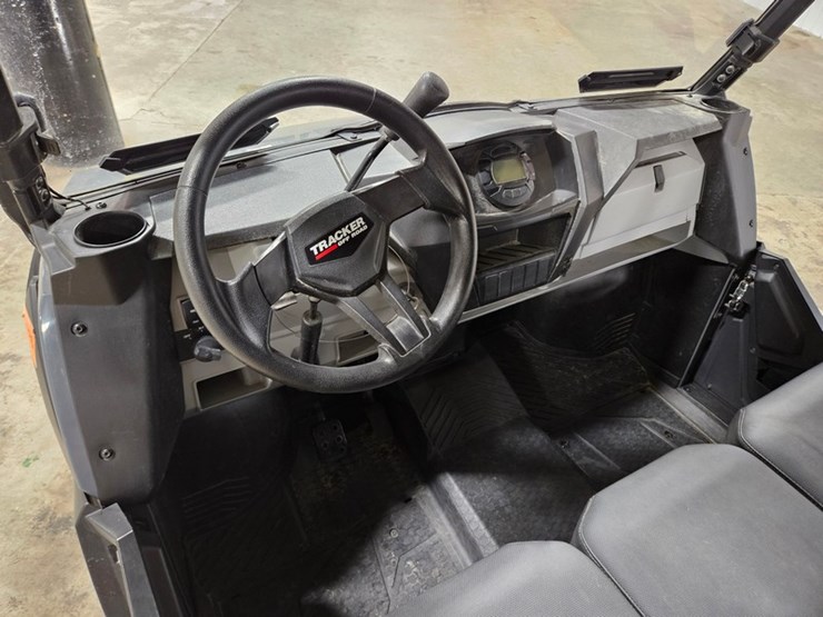 2019-john-deere-gator-image-25