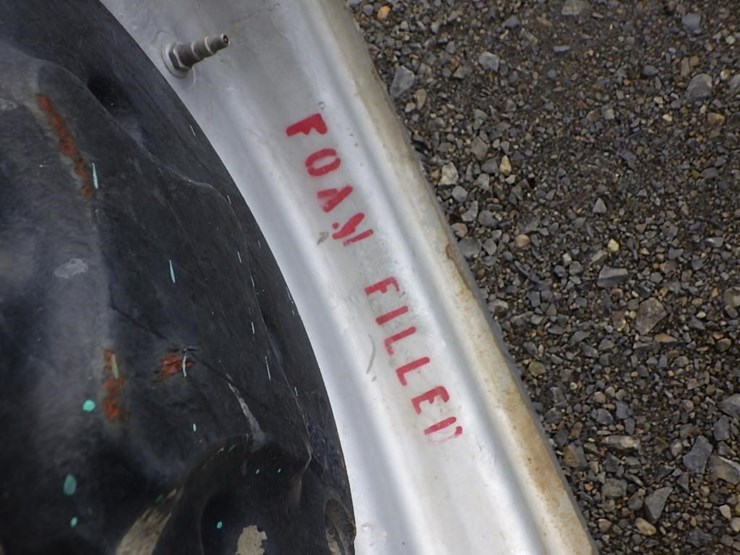 2015-jlg-8042-image-31