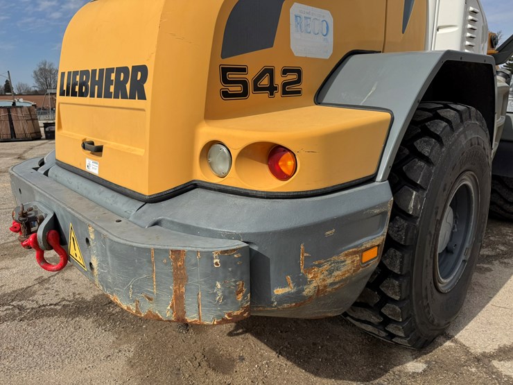 #3277-•-2016-liebherr-542-wheel-loader-w/-plow-and-chains-image-17