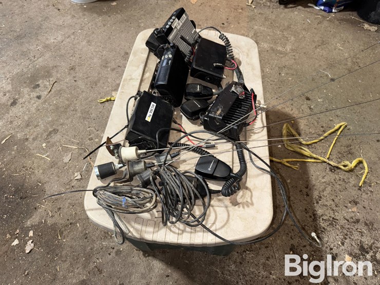 business-band-radios-image-8